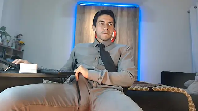 Andrew 4  online show from September 23, 2025, 2:07 am