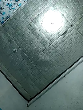 XXLorie 02 online show from October 9, 2025, 1:06 am