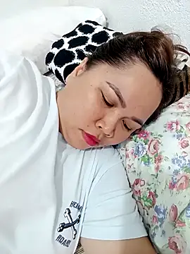 XXLorie 02 online show from October 4, 2025, 12:28 pm