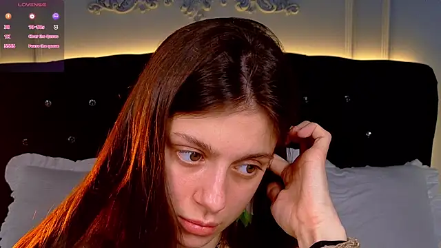 Eille Elfie online show from November 19, 2025, 6:13 am