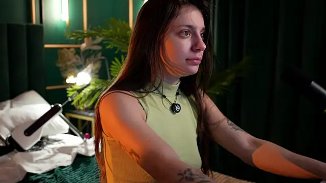 Eille Elfie online show from December 1, 2025, 5:19 am