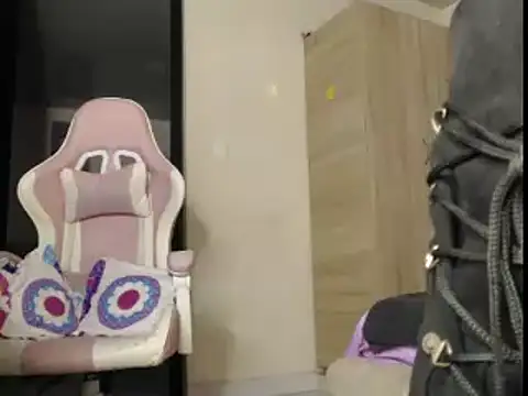 vittoriaromano online show from November 19, 2025, 3:06 am