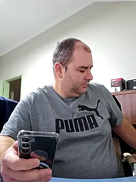 Snapshot of Andrew1900529 chatting on December 17, 2025, 6:29 am Andrew1900529 online show from December 17, 2025, 6:29 am