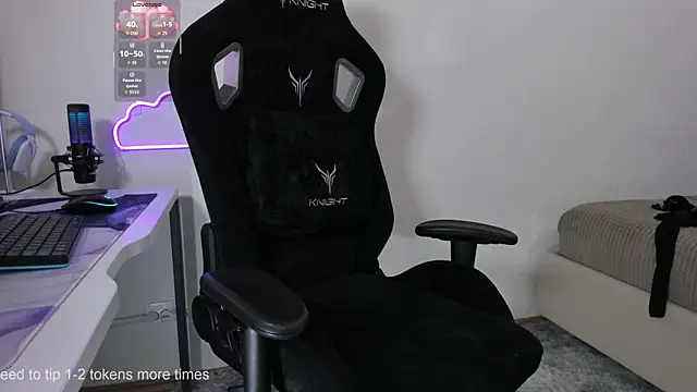 SkyqueenI online show from November 28, 2025, 9:42 am