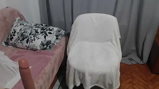 JullieMilf online show from February 2, 2025, 3:39 pm