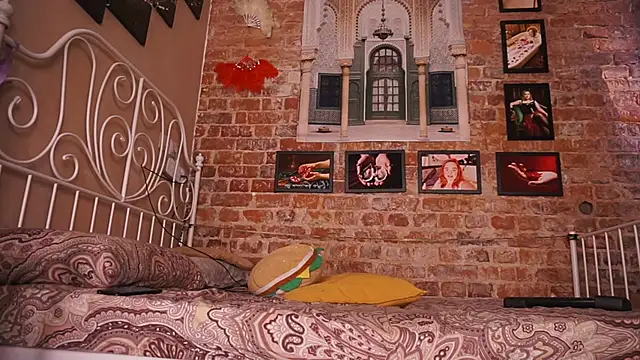 Evelively online show from April 18, 2026, 3:31 am