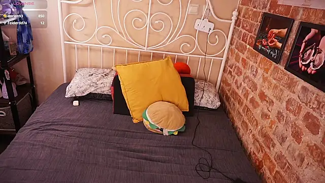 Snapshot of Evelively chatting on February 22, 2026, 3:13 pm Evelively online show from February 22, 2026, 3:13 pm