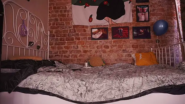 Evelively online show from September 29, 2025, 12:33 pm