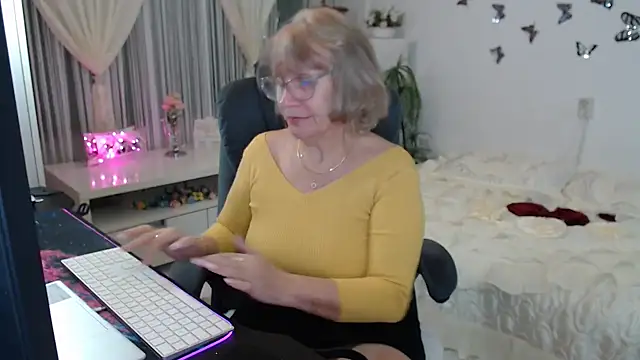 Snapshot of Ghertrude52 chatting on October 19, 2025, 3:09 am Ghertrude52 online show from October 19, 2025, 3:09 am