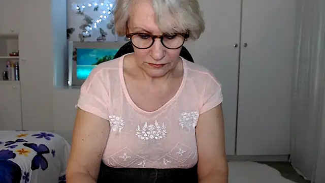 Snapshot of Ghertrude52 chatting on March 4, 2025, 7:41 am Ghertrude52 online show from March 4, 2025, 7:41 am