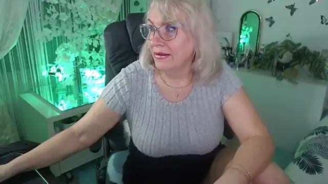 Ghertrude52 online show from February 6, 2026, 4:52 am