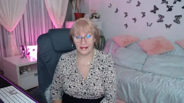 Snapshot of Ghertrude52 chatting on November 12, 2025, 4:05 am Ghertrude52 online show from November 12, 2025, 4:05 am