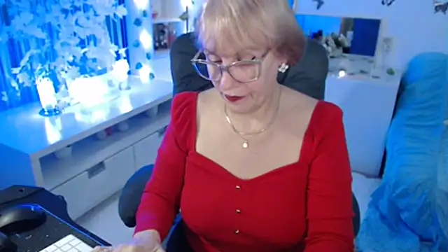 Snapshot of Ghertrude52 chatting on November 28, 2025, 4:12 am Ghertrude52 online show from November 28, 2025, 4:12 am