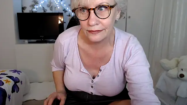 Snapshot of Ghertrude52 chatting on March 14, 2025, 4:21 am Ghertrude52 online show from March 14, 2025, 4:21 am