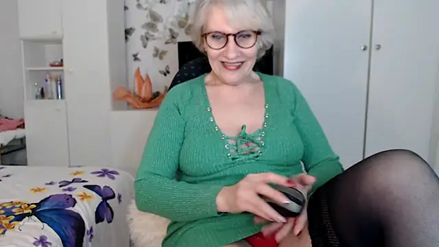 Snapshot of Ghertrude52 chatting on March 3, 2025, 7:13 am Ghertrude52 online show from March 3, 2025, 7:13 am