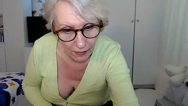 Snapshot of Ghertrude52 chatting on March 8, 2025, 10:22 am Ghertrude52 online show from March 8, 2025, 10:22 am