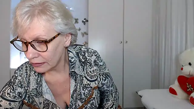 Snapshot of Ghertrude52 chatting on March 19, 2025, 4:03 am Ghertrude52 online show from March 19, 2025, 4:03 am