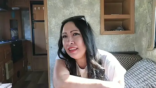 Foglove69 online show from April 3, 2026, 9:32 pm