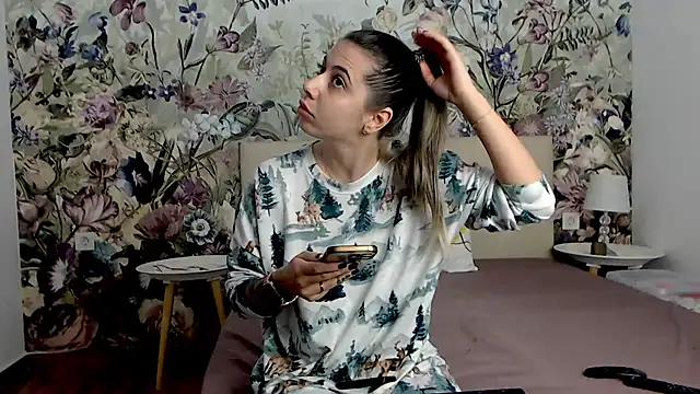 RoseDiamond06 online show from November 7, 2025, 2:43 pm