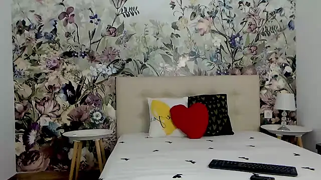 RoseDiamond06 online show from September 29, 2025, 10:37 pm