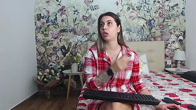 RoseDiamond06 online show from February 16, 2026, 6:39 pm