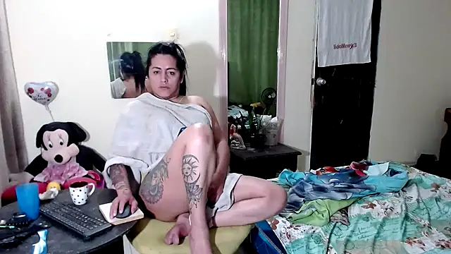 Sashaferrari2000 online show from December 3, 2025, 6:14 am