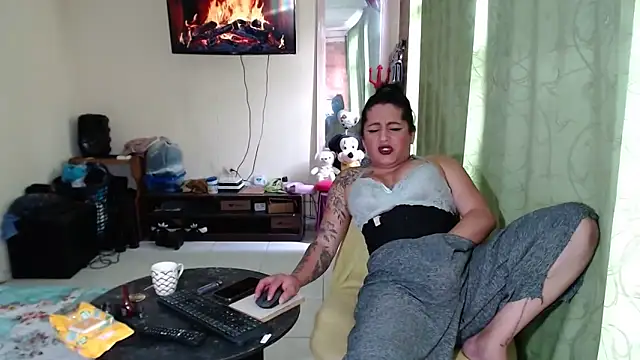 Sashaferrari2000 online show from April 12, 2026, 6:11 pm