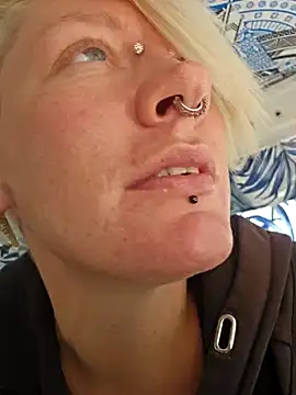 Snapshot of PinkTheHawk chatting on March 14, 2025, 11:43 pm PinkTheHawk online show from March 14, 2025, 11:43 pm