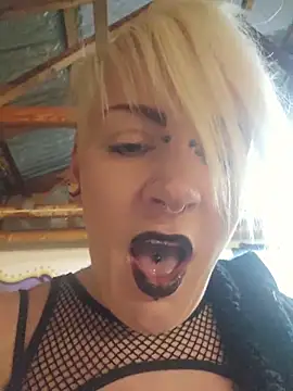 Snapshot of PinkTheHawk chatting on October 25, 2025, 1:38 am PinkTheHawk online show from October 25, 2025, 1:38 am