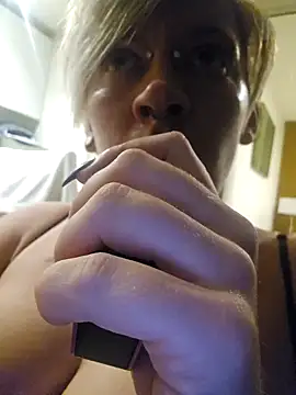 Snapshot of PinkTheHawk chatting on February 9, 2025, 9:16 am PinkTheHawk online show from February 9, 2025, 9:16 am