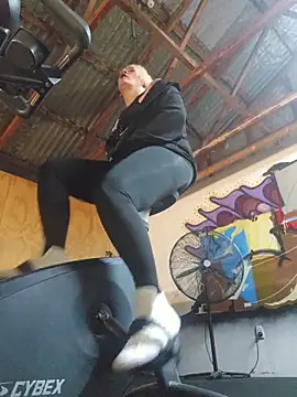 Snapshot of PinkTheHawk chatting on October 30, 2025, 3:38 am PinkTheHawk online show from October 30, 2025, 3:38 am