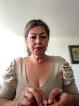 Snapshot of emma_tour chatting on November 25, 2025, 3:45 pm emma tour online show from November 25, 2025, 3:45 pm