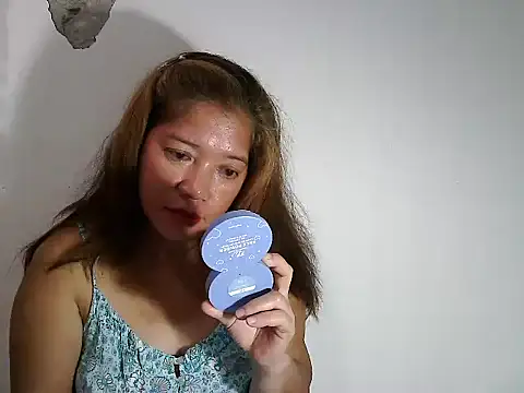 Snapshot of wethornypussy4u chatting on September 17, 2025, 10:23 pm wethornypussy4u online show from September 17, 2025, 10:23 pm