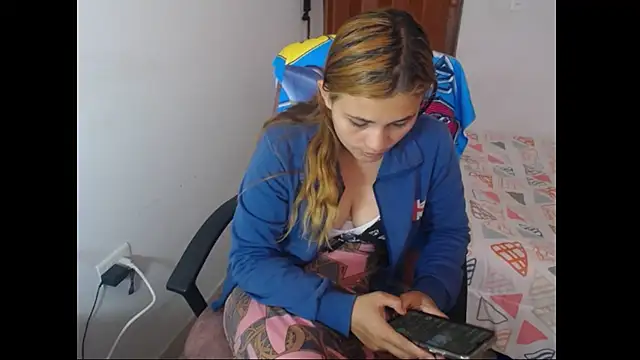 Mia davis01 online show from February 3, 2025, 2:34 pm