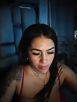chelaqueen  online show from May 15, 2026, 11:36 pm