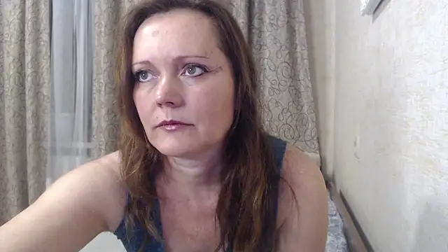 Snapshot of SheLion chatting on December 4, 2025, 4:28 pm SheLion online show from December 4, 2025, 4:28 pm