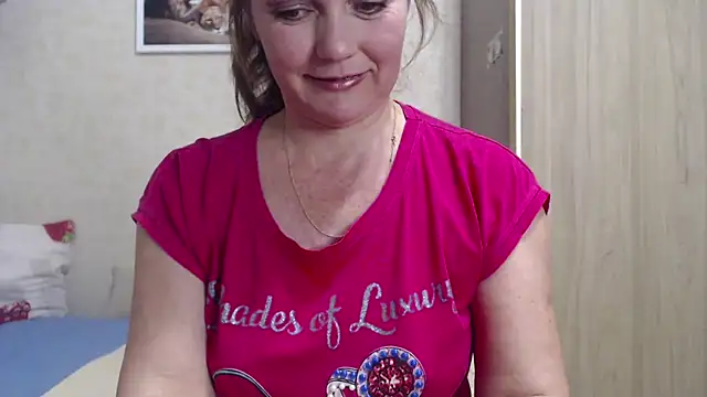 Snapshot of SheLion chatting on October 17, 2025, 4:53 pm SheLion online show from October 17, 2025, 4:53 pm