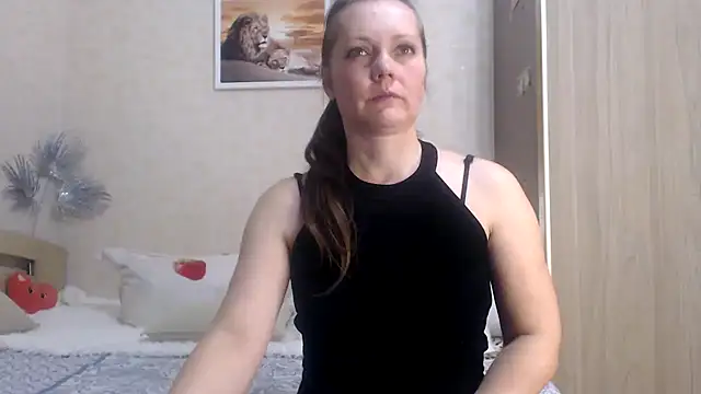 Snapshot of SheLion chatting on December 14, 2024, 4:30 pm SheLion online show from December 14, 2024, 4:30 pm