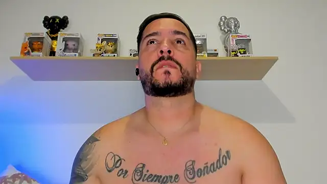 camilo restrepo21 online show from May 23, 2026, 11:59 pm