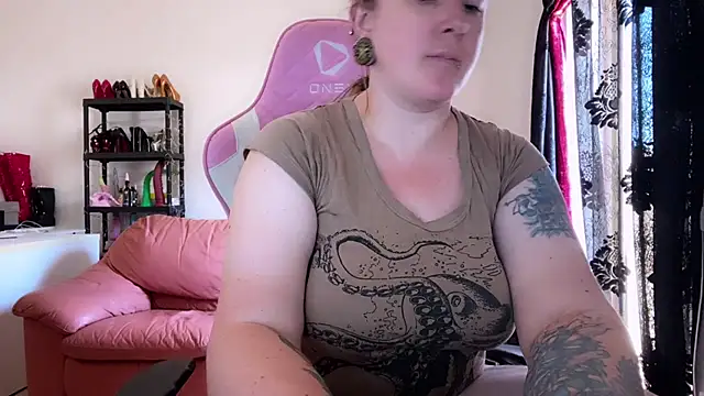 Snapshot of kisicaxx chatting on September 21, 2025, 11:26 am kisicaxx online show from September 21, 2025, 11:26 am