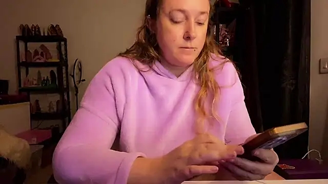 Snapshot of kisicaxx chatting on November 23, 2025, 6:29 pm kisicaxx online show from November 23, 2025, 6:29 pm