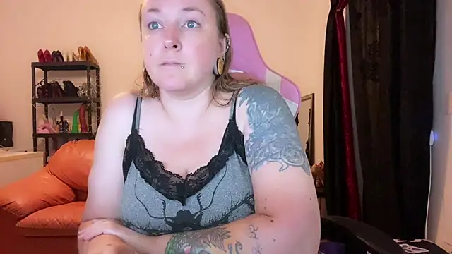 Snapshot of kisicaxx chatting on September 19, 2025, 6:45 pm kisicaxx online show from September 19, 2025, 6:45 pm