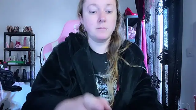 kisicaxx online show from February 17, 2026, 2:58 pm