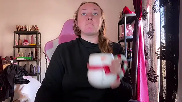 kisicaxx online show from February 18, 2026, 2:13 pm