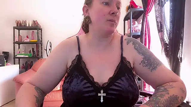 Snapshot of kisicaxx chatting on June 5, 2026, 8:31 am kisicaxx online show from June 5, 2026, 8:31 am