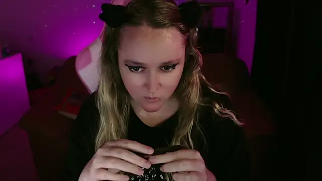 Snapshot of kisicaxx chatting on March 12, 2025, 5:28 pm kisicaxx online show from March 12, 2025, 5:28 pm