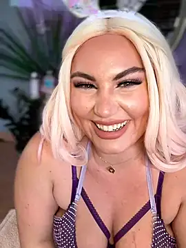 lovely beast online show from April 3, 2026, 8:26 pm