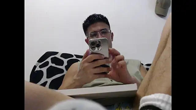 Snapshot of SebastianReiss chatting on November 18, 2025, 12:19 pm SebastianReiss online show from November 18, 2025, 12:19 pm