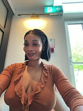 Snapshot of __Nessa__ chatting on May 21, 2026, 11:29 am Nessa online show from May 21, 2026, 11:29 am