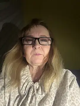 Irina2909xh online show from February 18, 2026, 12:08 am